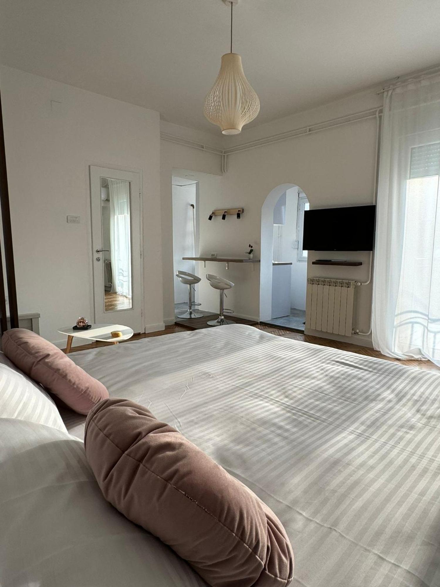 Balconia Sunny Apartment In Centre Of Beograd Bagian luar foto