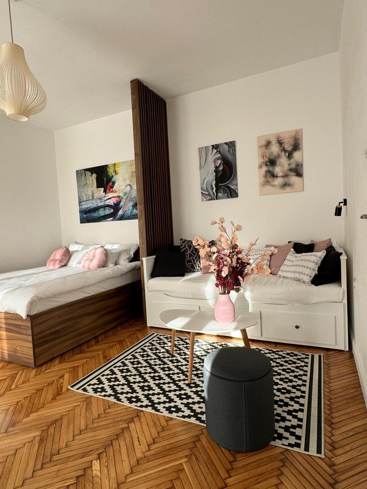 Balconia Sunny Apartment In Centre Of Beograd Bagian luar foto